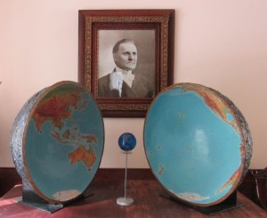 Cyrus Teed and his hollow spheres