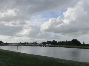 The lock for the boats to go through is on the right bank of the river