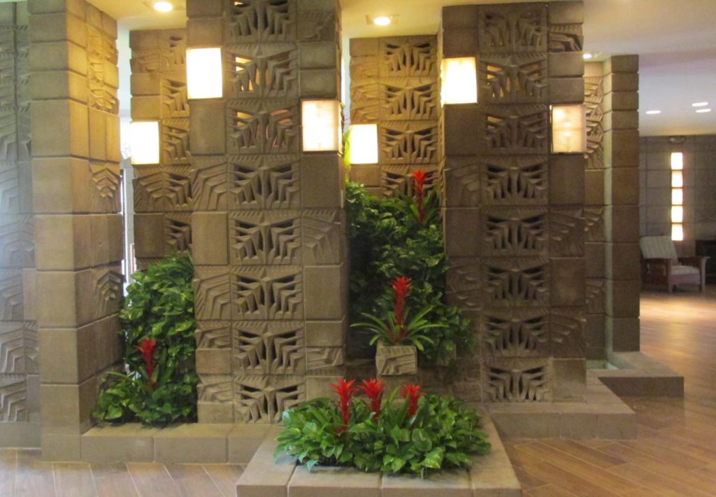 Pilars in the lobby