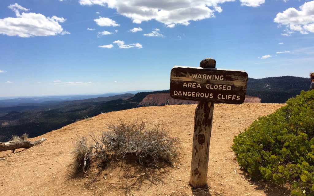 Area Closed Dangerous cliffs sign