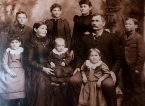 The barton family photo before the mother died