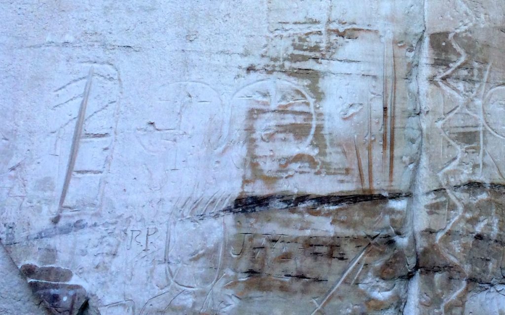 petroglyph bear claw 11