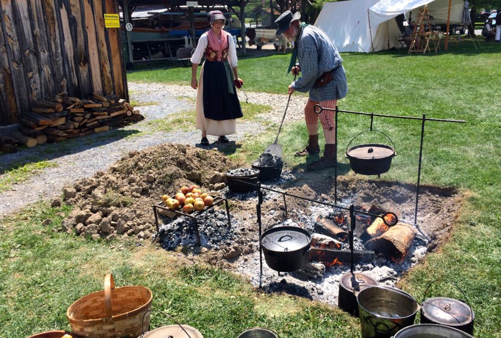 re-enactors-cooking