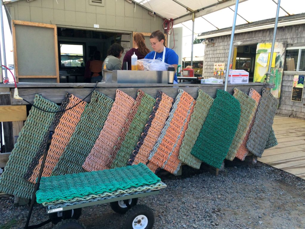 rugs-made-from-used-lobster-ropes