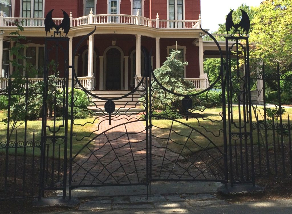 gate-to-stephen-kings-house